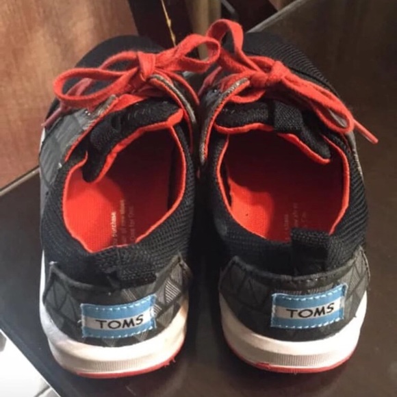 Boys Toms size 13 like New - Picture 3 of 5